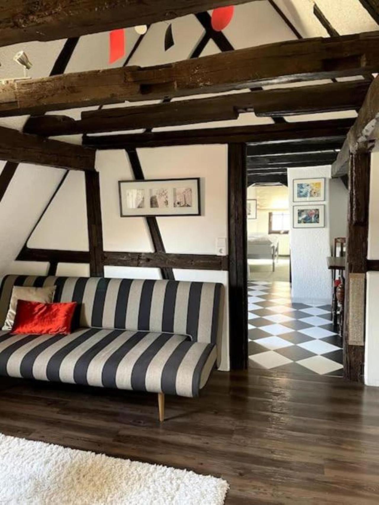 Ferienwohnung Im 'Schmoller - Hof' นอยชตัดท์ อัน แดร์ ไวน์ชตราเซอ ภายนอก รูปภาพ