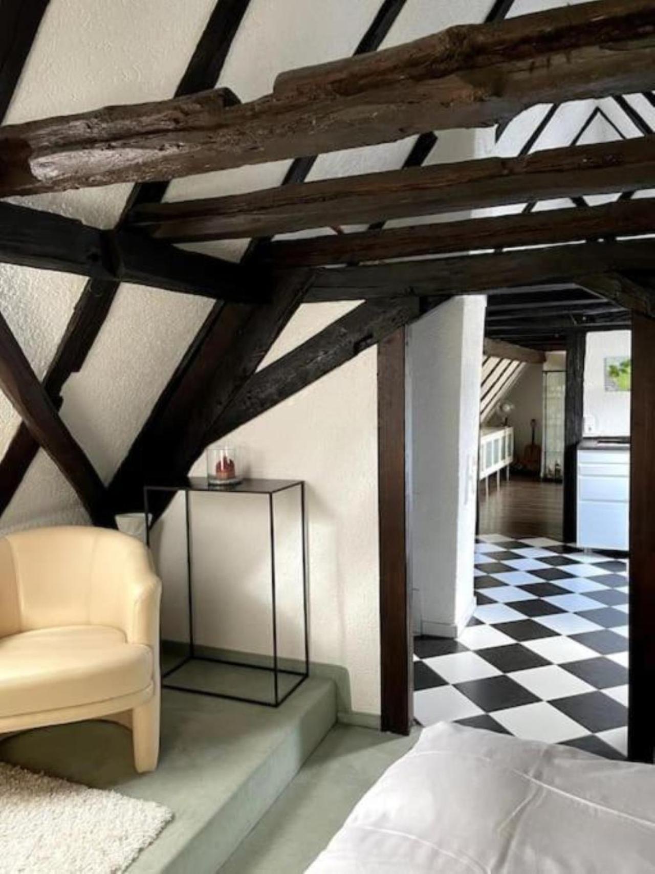 Ferienwohnung Im 'Schmoller - Hof' นอยชตัดท์ อัน แดร์ ไวน์ชตราเซอ ภายนอก รูปภาพ