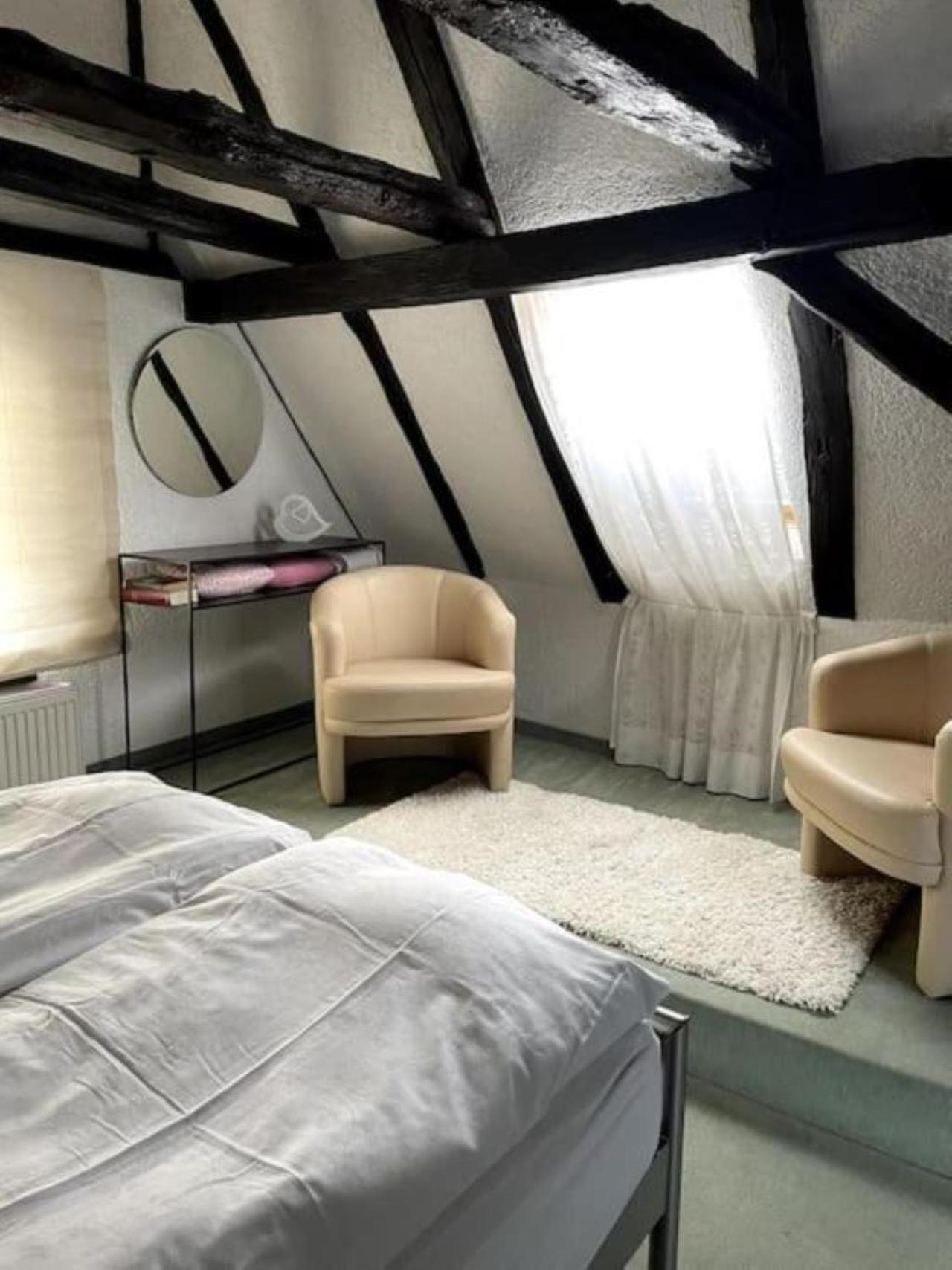 Ferienwohnung Im 'Schmoller - Hof' นอยชตัดท์ อัน แดร์ ไวน์ชตราเซอ ภายนอก รูปภาพ